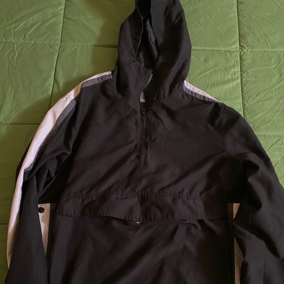 MENS WINDBREAKER IN BLACK - Picture 1 of 7